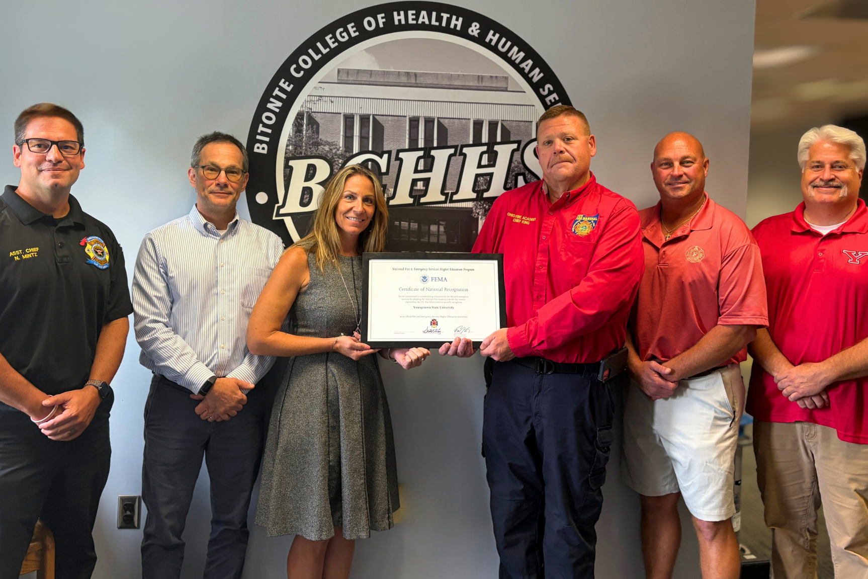 Nicholas Mintz, John Hazy, Sara Michaliszyn, Scott King, Christopher Weaver, Carl DeCarlo displaying a certificate