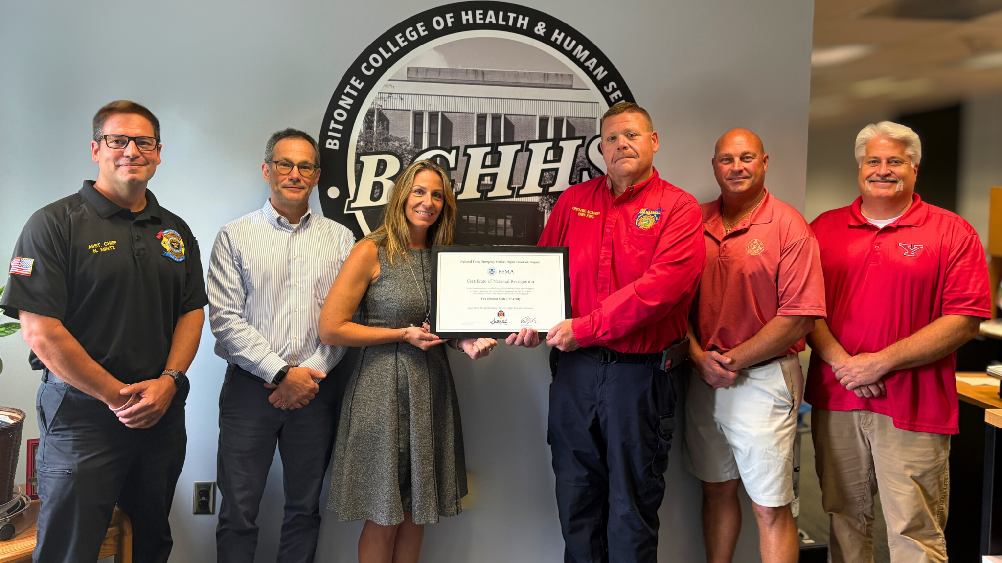 Nicholas Mintz, John Hazy, Sara Michaliszyn, Scott King, Christopher Weaver, Carl DeCarlo displaying a certificate