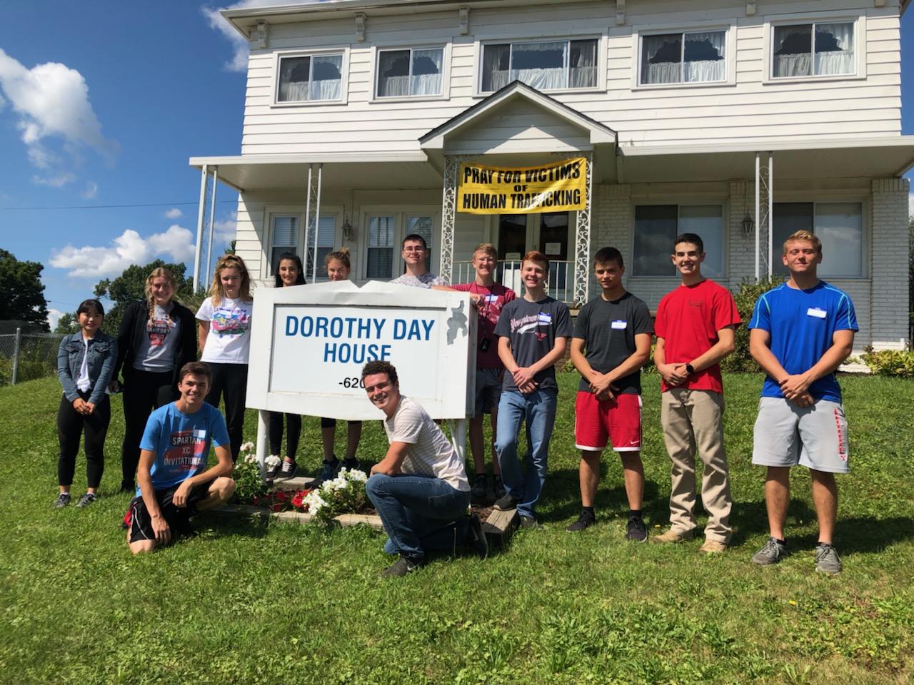 First-year students in the Honors College at Youngstown State University collectively contributed nearly 1,000 hours of service to the community as part of Global Day of Service.
