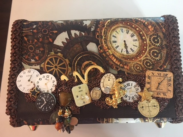 Textiles with clocks