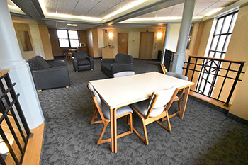 Lyden House - Lounge / Study Area