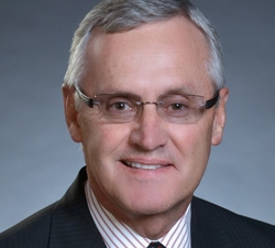 Headshot of YSU President Jim Tressel 